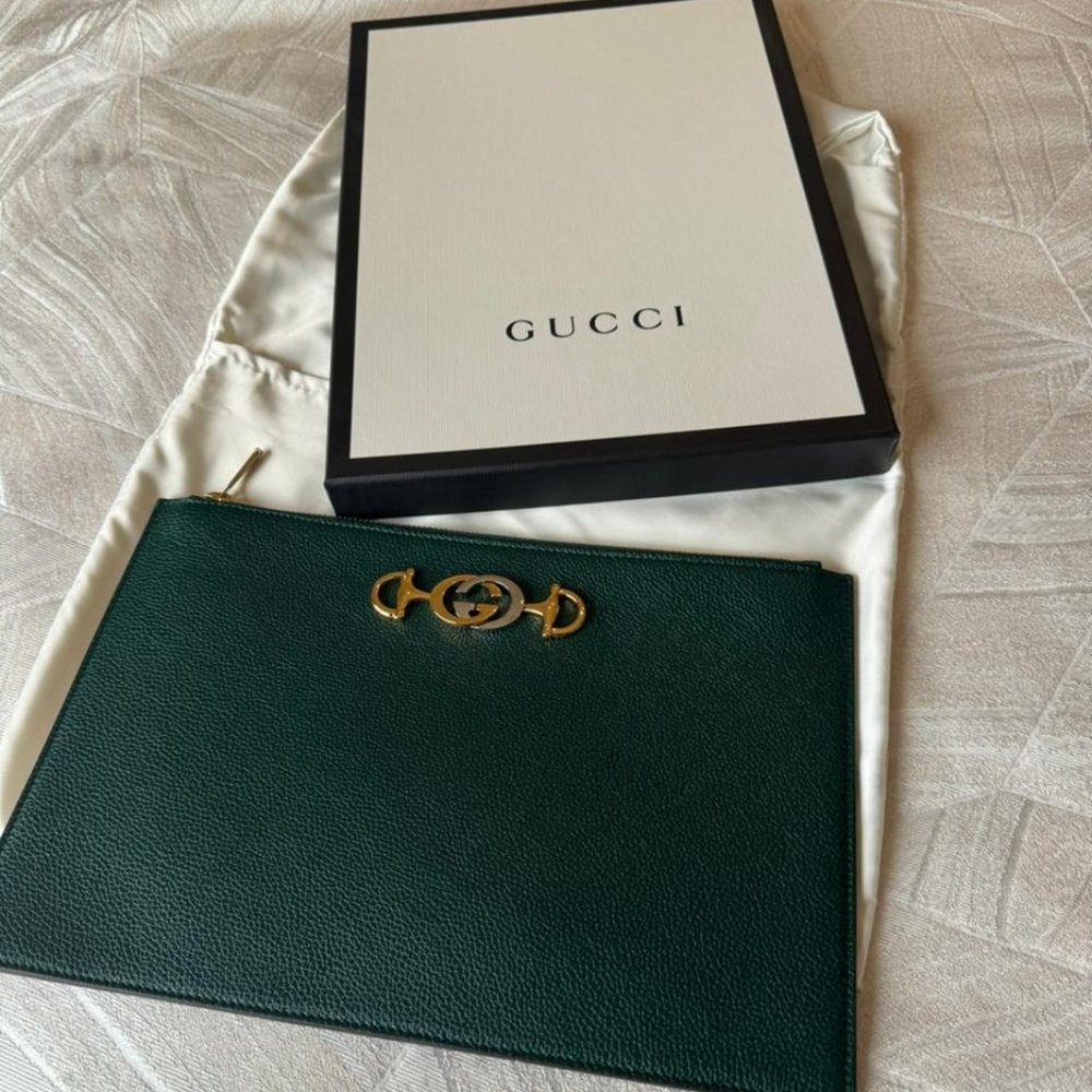 Gucci Zumi Leather Pouch Clutch Bag